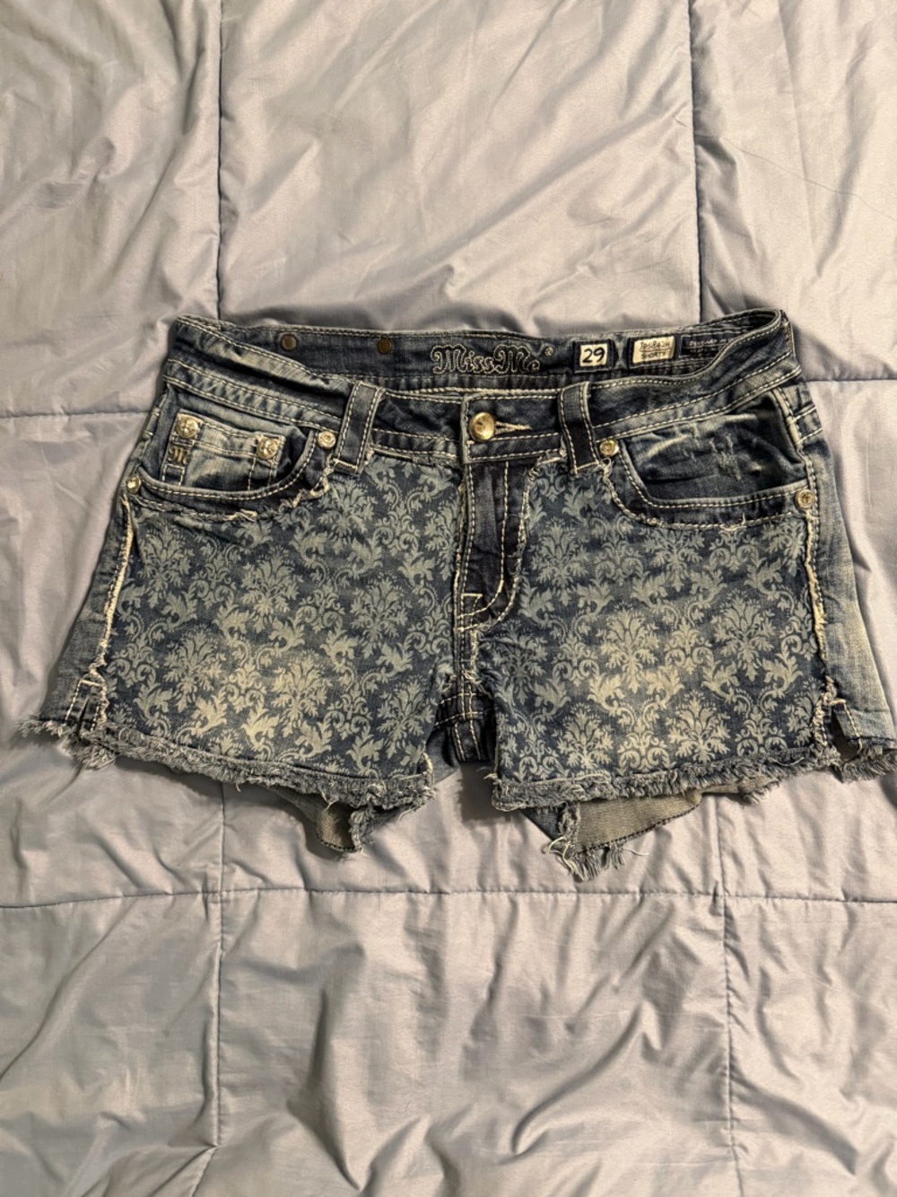 Miss me fleur de lis print shorts